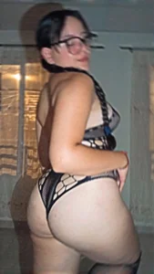 It's not just a photo... it's an invitation to imagine🙊🫣 de Saray_Rivaslux  Imagens