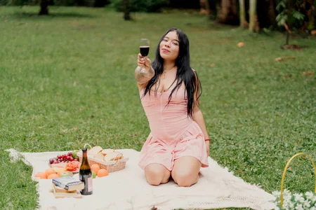 AriannaFoxxy A while on the grass! Will you accompany me? Pic 4