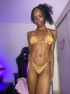 Riri_Blonde10's Ebony Curve Appeal 💫 Sex Photo 4