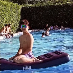 josethariaz25: pool❤️🤽 ( 2 фото)