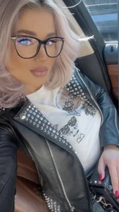 Julia_C Public Pic 8