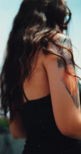 HollyBloom_ Caught in the moment 🖤 Immagine  3