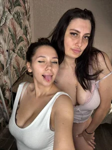 Funny girls de CarolynnHenery  2 Imagens