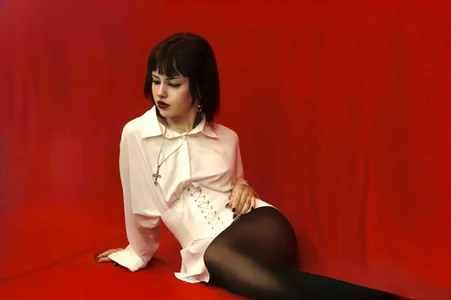 LiyaLuna Obedience in Detail Pic 4