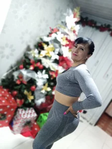 clara_heat If you follow me, I’ll show you how a workout really heats up 😈🔥 Bilde 2