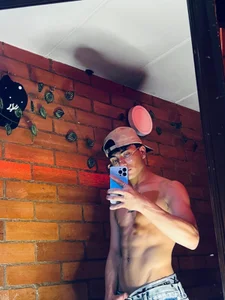your_kitty_boy Public Pic 4