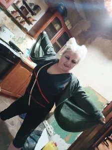 EllieLovee playing woman Foto 4