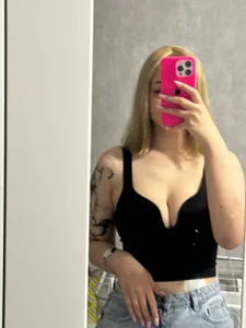 KateDolphin Blonde goes hunting Bilde