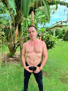 _axelking_: Public ( 5 фото)