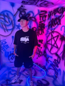 Lobo_17_ Red&Blue Pic 2