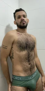 EthanGrey Public 사진