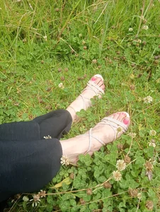 LeanaMaturee Come join me, darling… just you and me, all natural… would you like that? 😏✨ Pic 4