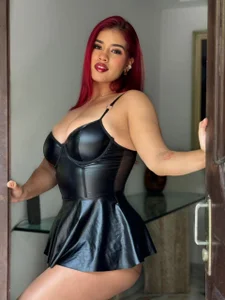 KaseyRosse Dare to step inside? 🚪🖤 Foto 3