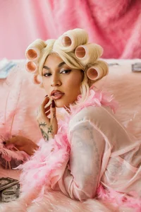 LunaRusoの💅🏼💸Between curls and bills💸💅🏼の 2枚の写真