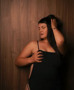 te gusta mi vestido negro? 😇 od ambar_sex10  2 snímek