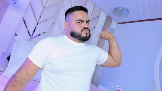 MichaelBear_ BEAR WEARS WHITE 🐻🤍 Pic