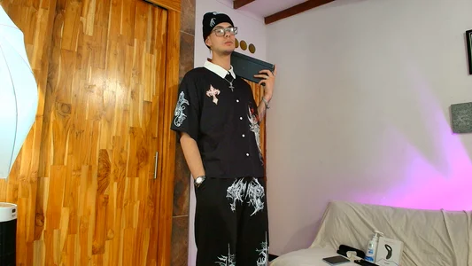 Vlad__night do you want to be my boyfriend? Pic 2