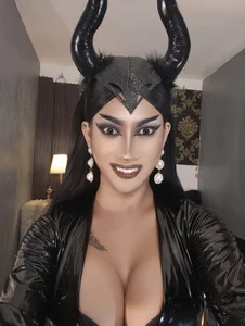 RhondaFlirtyDOM QUEEN GODDESS MISTRESS 😈🤤💦 Pic 4