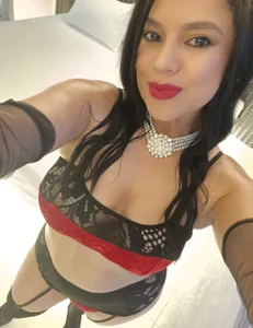 I spent an afternoon being mischievous😈👄 od MonserratLune_  4 snímek