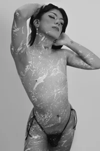 yossi_peach_cute B&W зображення 5