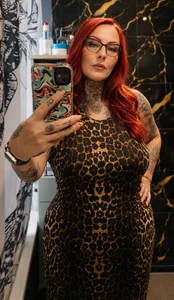 CurvyMatureScarletXのPublicの 3枚の写真
