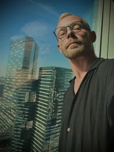 MacroApostrophe211 Public Pic