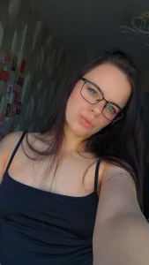Alanna_Pow Hottie in glasses Immagine  6