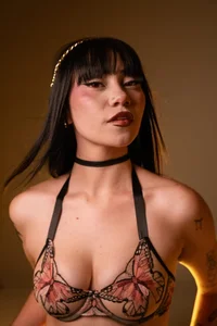 Whispers of Desire od SaharaKramer  snímek