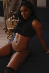 Power in Every Curve🔥 od VictoriaaJackson  snímek