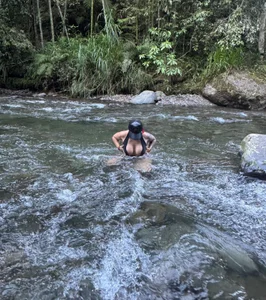 cami_rouxxx_for a walk to the river 🍒❤图片 2