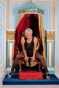 My throne! de roxana_brooks  3 photos