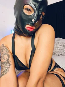 AndreaVelasco Submissive, loyal… and ready to play 🖤🐾 Pic 9