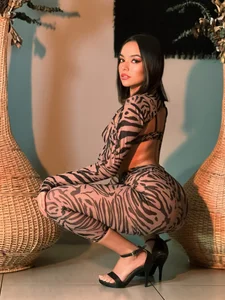 NaomiSainz SAVAGE รูป  2