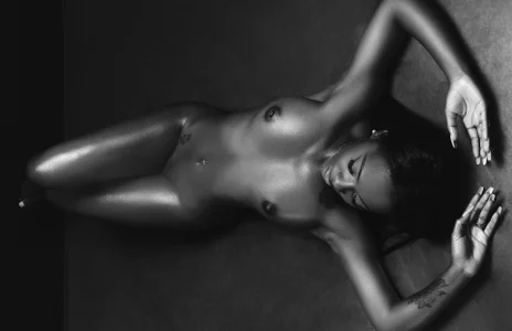 Vane_Rossee I am a work of art Pic 2