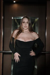 AnnabelleKerry Annabelle in the elevator Pic 6