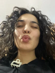 BrendaBennett: My long, curly black hair ( 2 фото)