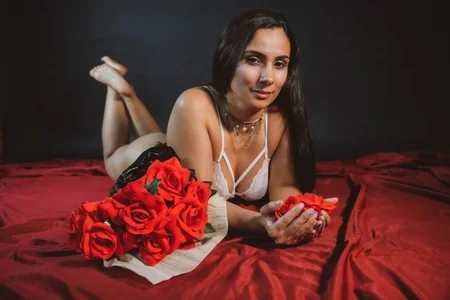 MafeeRoss Petals & pure seduction 🌹🤍 Bilde 4