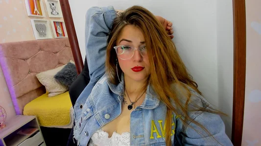 Hey, you are the girl with red lips! hahaha :v od tekila__  snímek