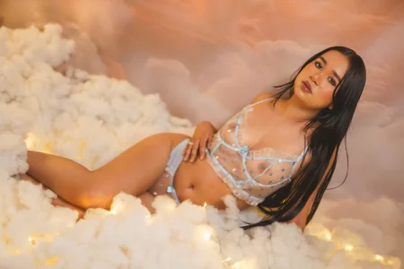 LaraGoldd your goddess 🤍 Kuva 8