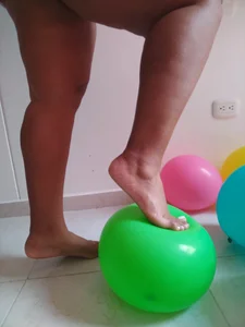 Mia_Adell_11 Balloons & Feet Hình 3