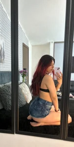 Cassie_bloom Cassie using a sexy skirt 🥵 зображення 2