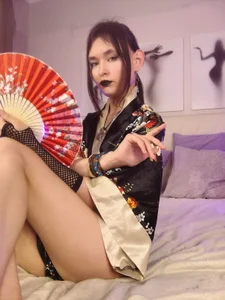 Emily_Strikeee gothic geisha🖤✨🌸 Foto 3