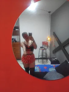 LauretMorrisonのPublicの 4枚の写真