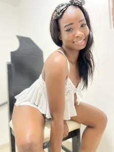 GabyyJones My Favorite Color Immagine  2