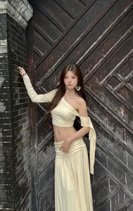 静香 de ACE-111  2 Imagens