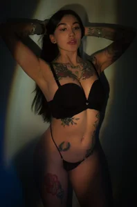 Nahial1 SEXY THAT Foto 6