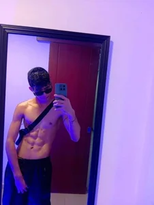 KamiSuarez Fuchsia Boy Immagine  4