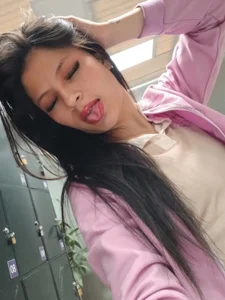 april_powl Cute 🌸💜 Pic 2