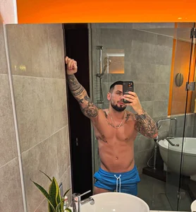 _DylanGreen Vietnam vacation  2টি ছবি