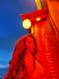 CeceliaJohnson Fire inside Pic